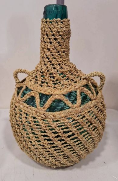 Archivo:Botella forrada y lámpara elaboradas por Félix Díaz Jimenez''', Villarejo de Salvanés (Madrid) .jpg