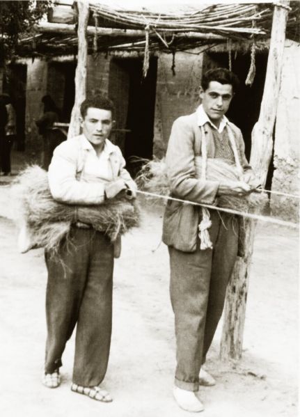Archivo:Hiladores 1.jpg